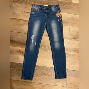 Angel Kiss Embroidered Women’s Jeans Mid Rise Skinny Size 7
